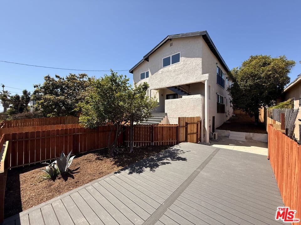 Residential in Los Angeles — Photos 15