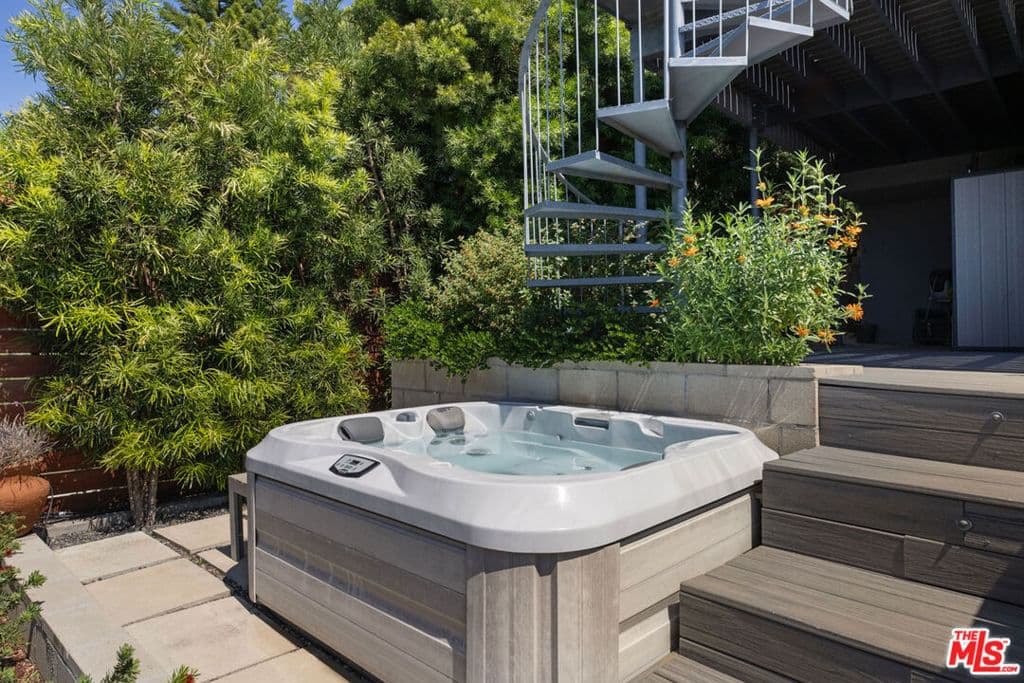 Residential in Los Angeles — Photos 32