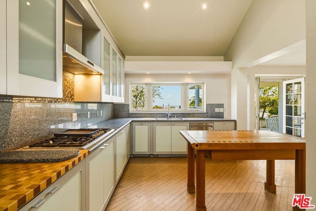 Residential in Los Angeles — Photos 17