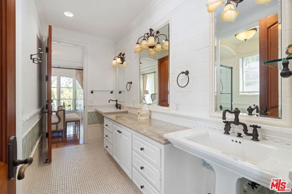 Residential in Los Angeles — Photos 24