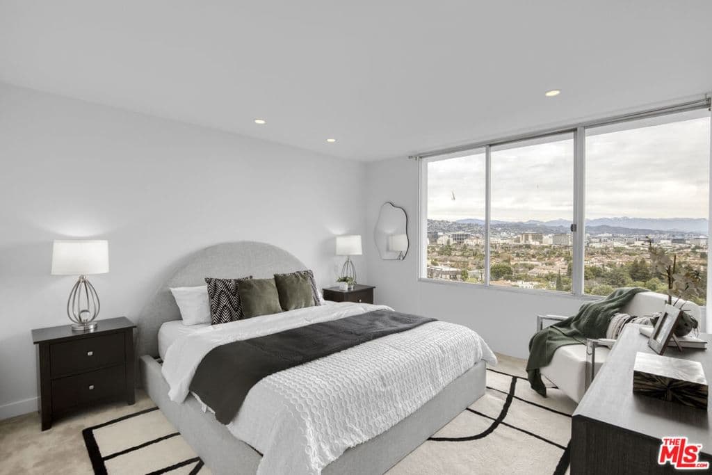 Residential in Los Angeles — Photos 16