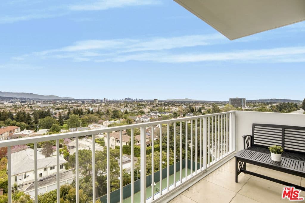 Residential in Los Angeles — Photos 25