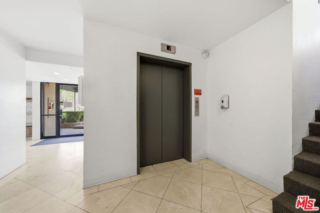 Residential in Los Angeles — Photos 31