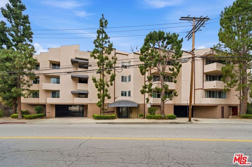 Residential in Los Angeles — Photos 32