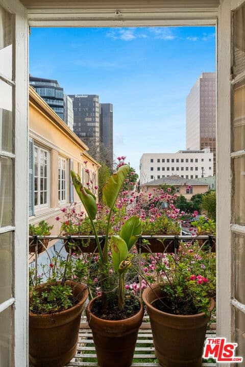 ResidentialIncome in Los Angeles — Photos 18