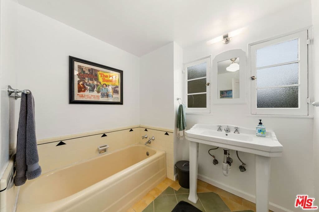 ResidentialIncome in Los Angeles — Photos 19