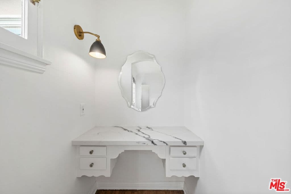 ResidentialIncome in Los Angeles — Photos 38