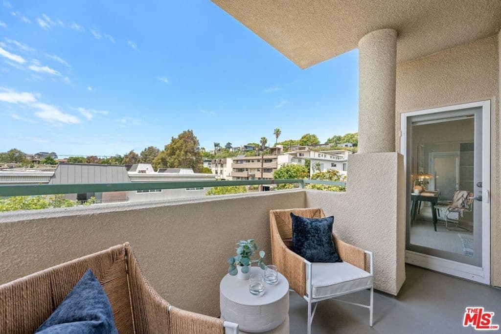 Residential in Los Angeles — Photos 19