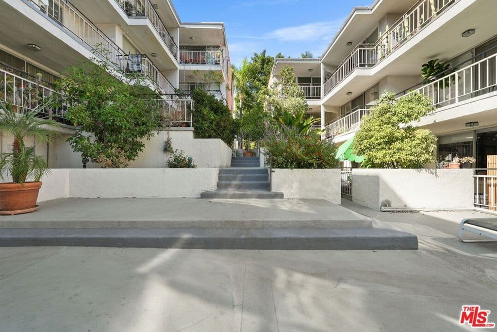 Residential in Los Angeles — Photos 27