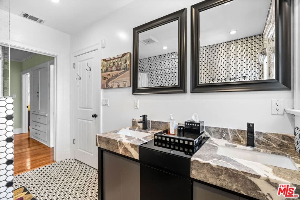 Residential in Los Angeles — Photos 40