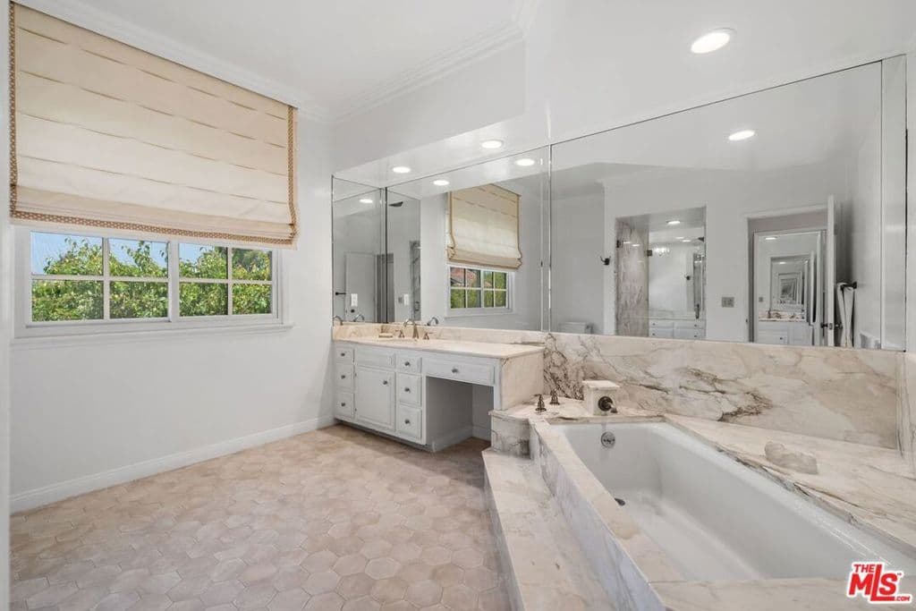 Residential in Los Angeles — Photos 19