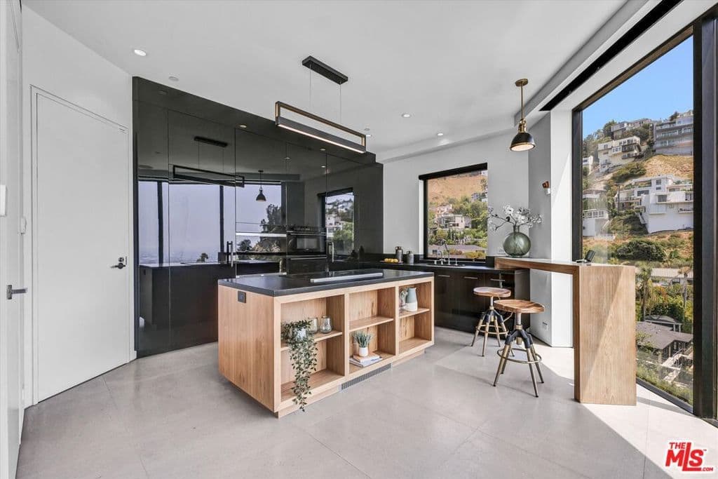 Residential in Los Angeles — Photos 19
