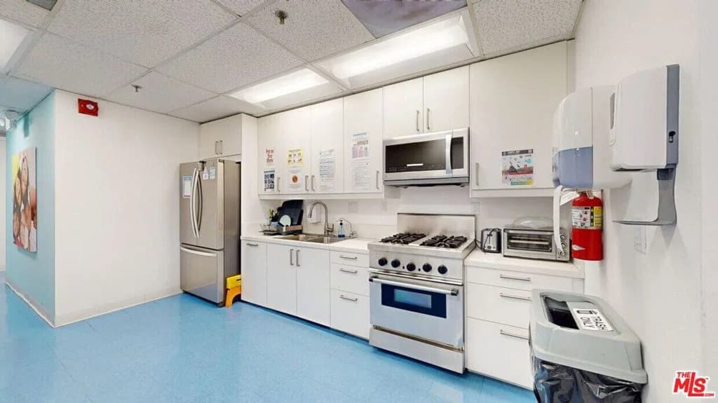 CommercialSale in Los Angeles — Photos 4