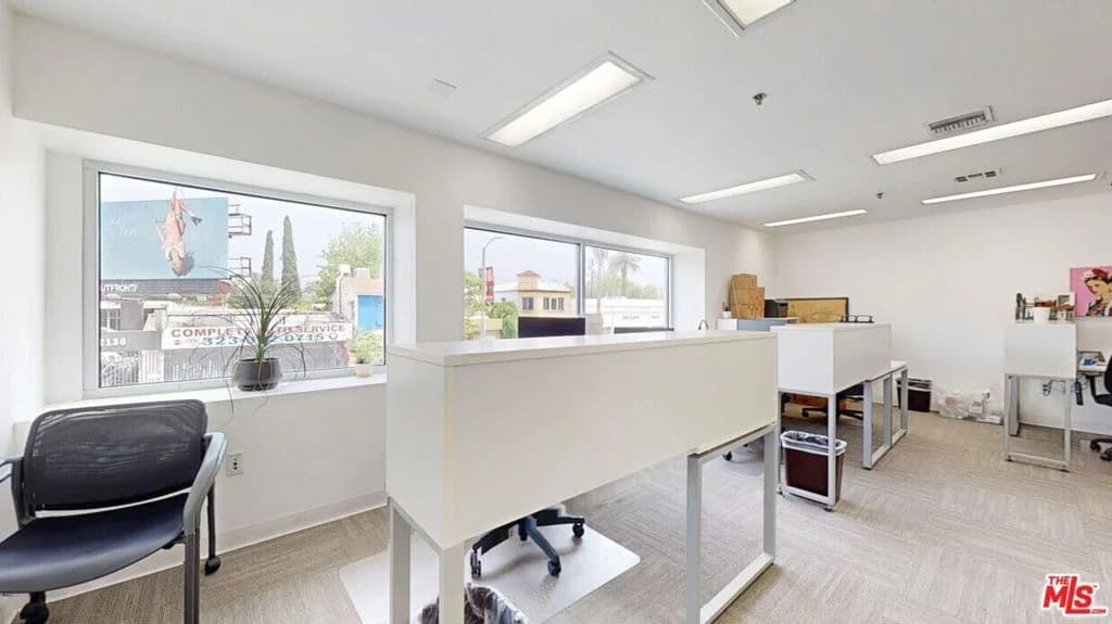 CommercialSale in Los Angeles — Photos 7