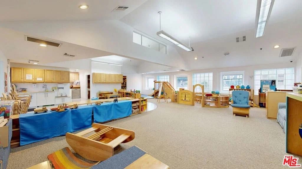 CommercialSale in Los Angeles — Photos 9