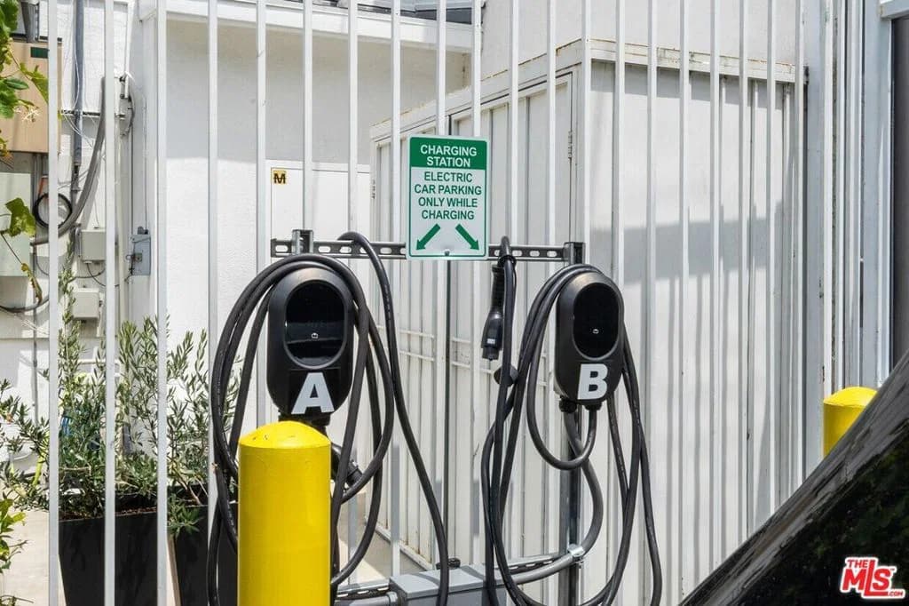 CommercialSale in Los Angeles — Photos 20
