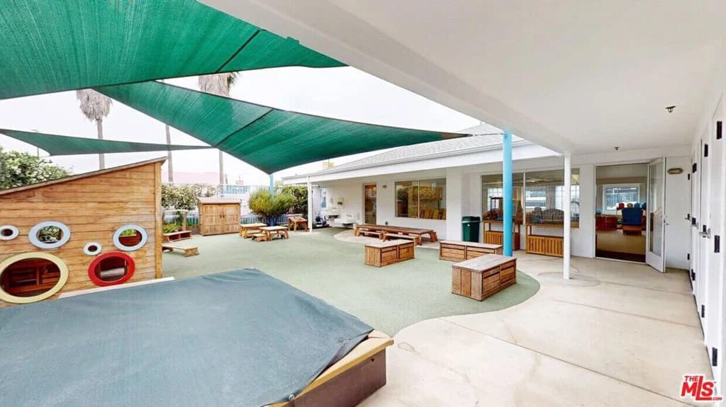 CommercialSale in Los Angeles — Photos 17