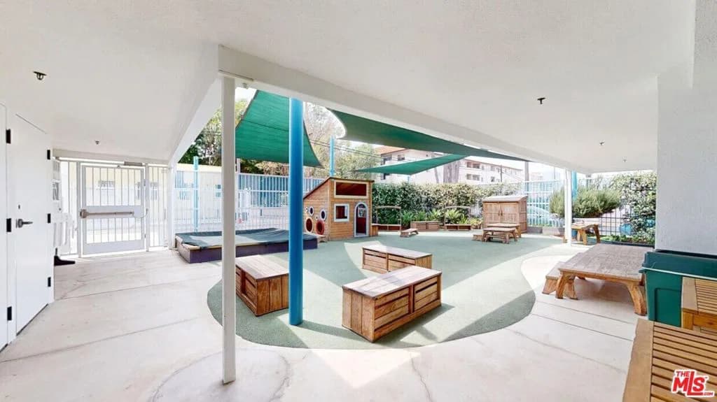 CommercialSale in Los Angeles — Photos 15