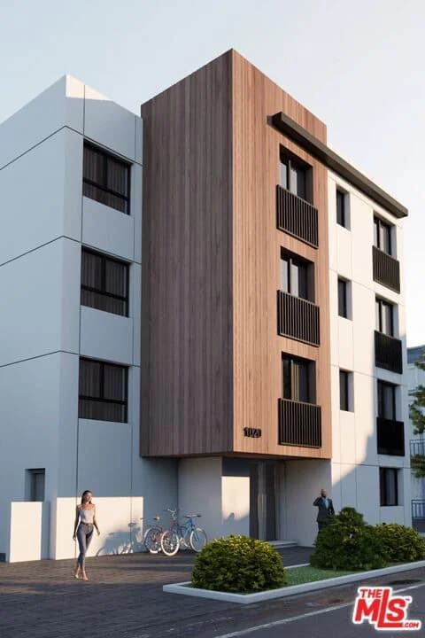 Land in Los Angeles