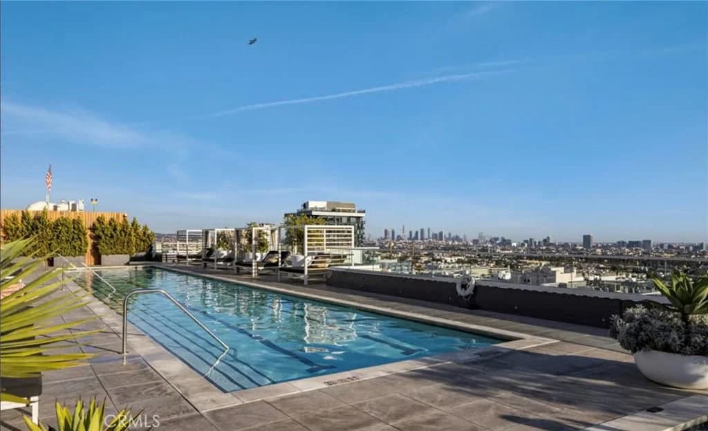 Residential in Los Angeles — Photos 31