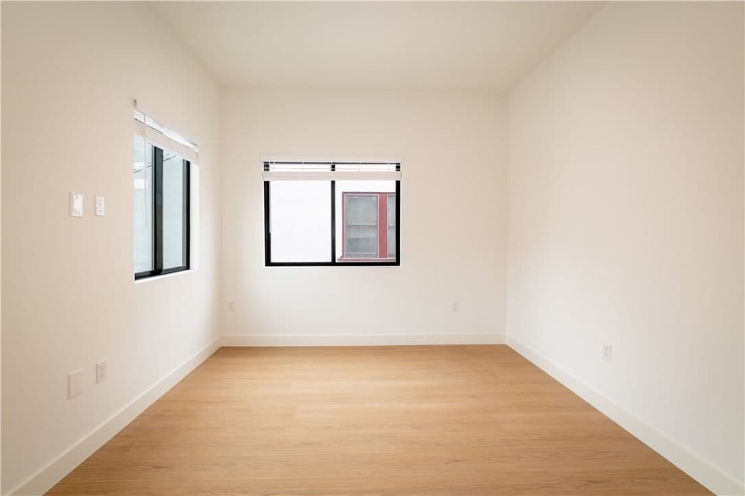 ResidentialIncome in Los Angeles — Photos 17