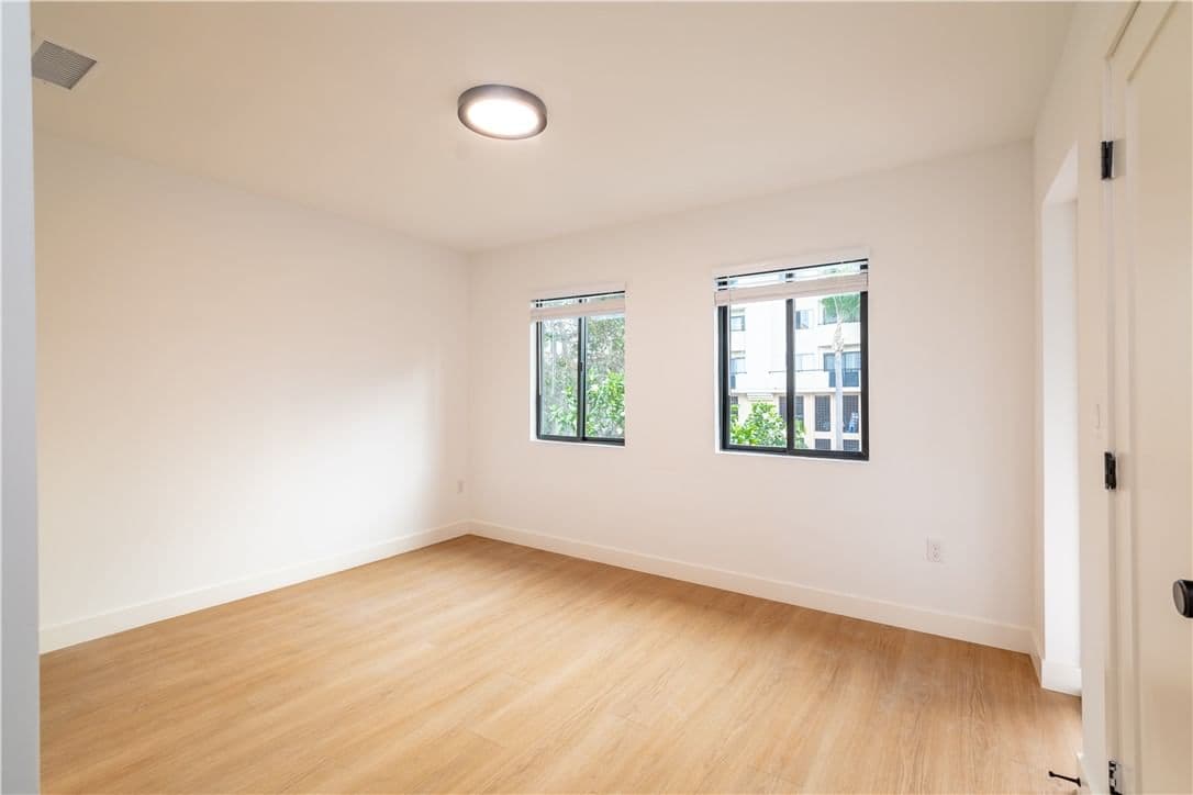 ResidentialIncome in Los Angeles — Photos 19