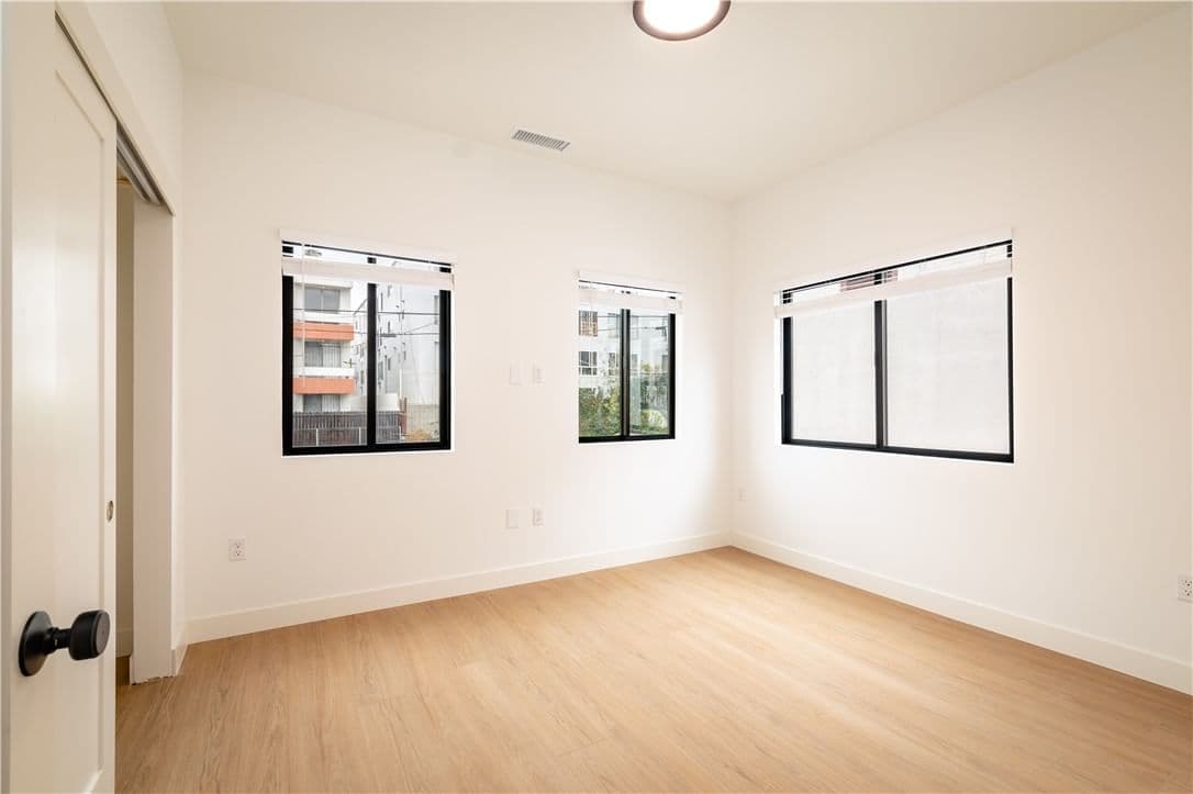 ResidentialIncome in Los Angeles — Photos 23