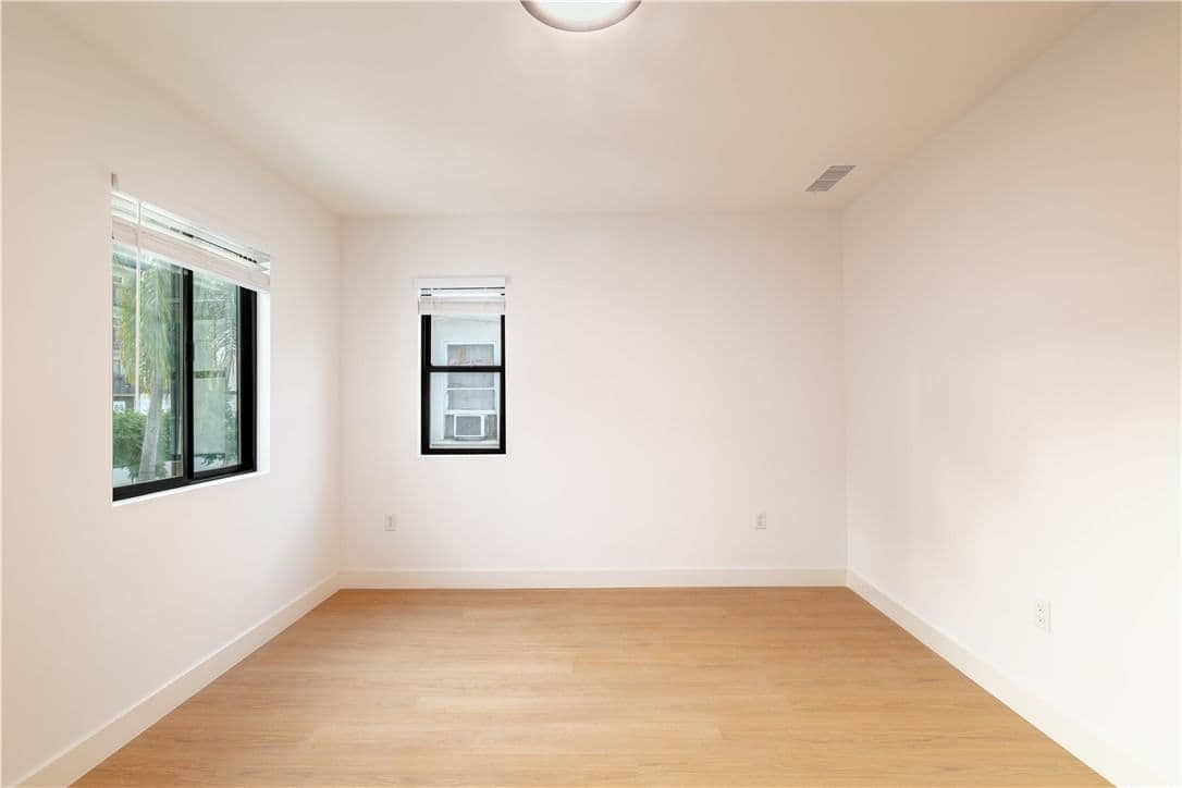 ResidentialIncome in Los Angeles — Photos 29