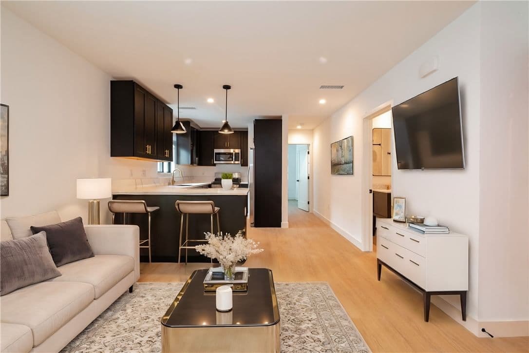 ResidentialIncome in Los Angeles — Photos 32