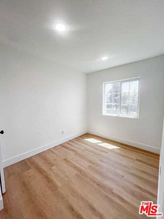 ResidentialIncome in Los Angeles — Photos 23