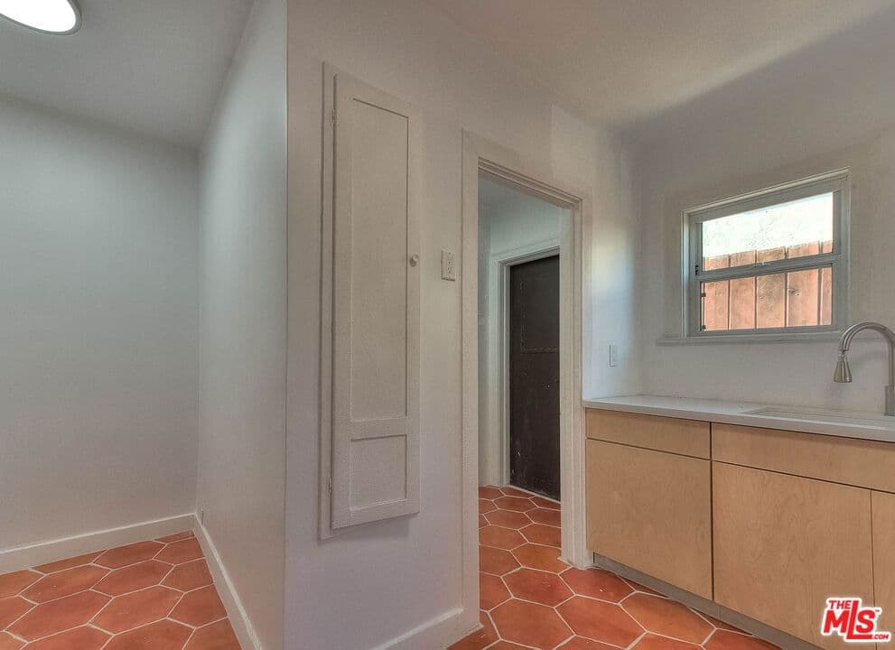ResidentialIncome in Los Angeles — Photos 19