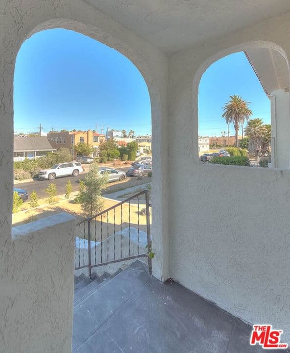 ResidentialIncome in Los Angeles — Photos 5