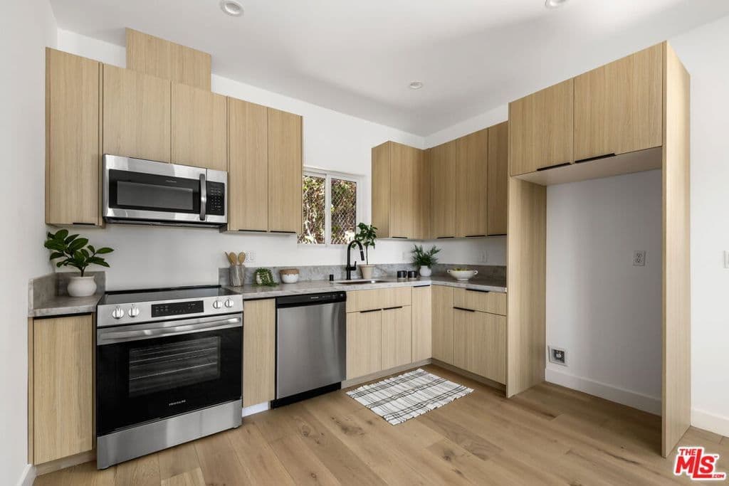ResidentialIncome in Los Angeles — Photos 16
